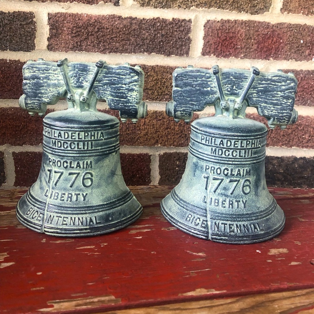 Liberty Bell bicentennial cast iron 1976 Virginia Metal Co bookends, door stop